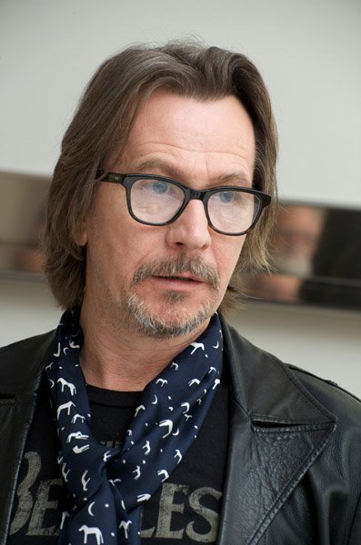 Sir-Gary-Oldman-gary-oldman-30389354-397-600